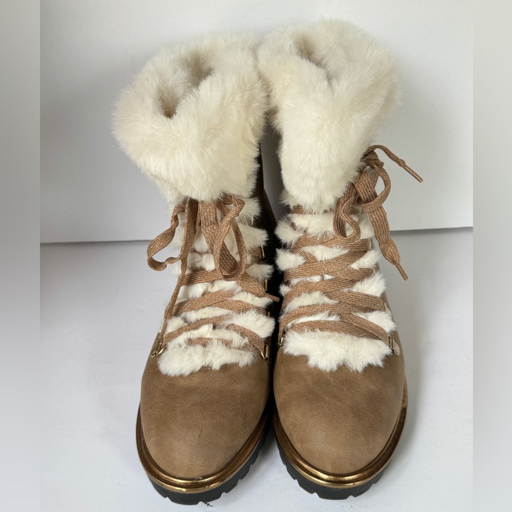 A New Day Boots Womens 8 Tan Fux Fur Lined Lace Up Zip Up Hiking Tan Lug Sole